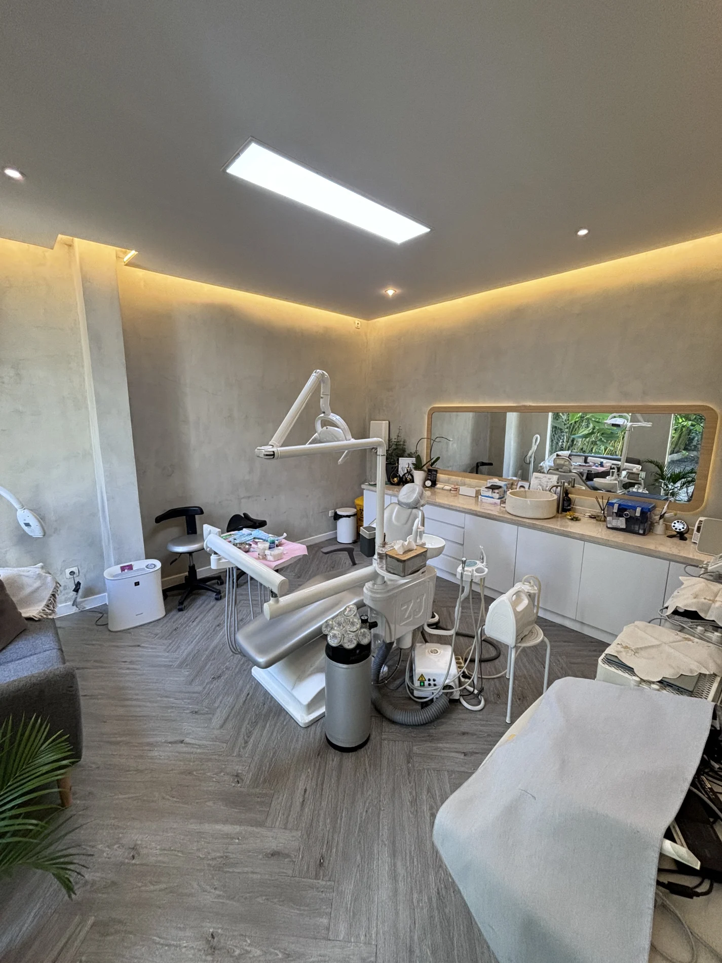 CS Dental Jakarta clinic room